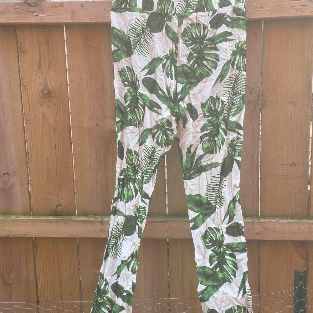 Green Leaf Pattern Pants - Picture 4 of 4